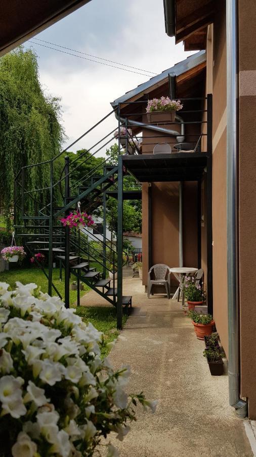 Apartmani V&F วรินรัชกา บานยา ภายนอก รูปภาพ